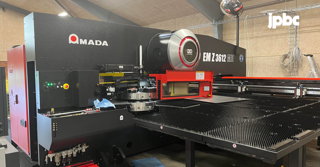 AMADA Revolverstanser model EMZ3612-M2